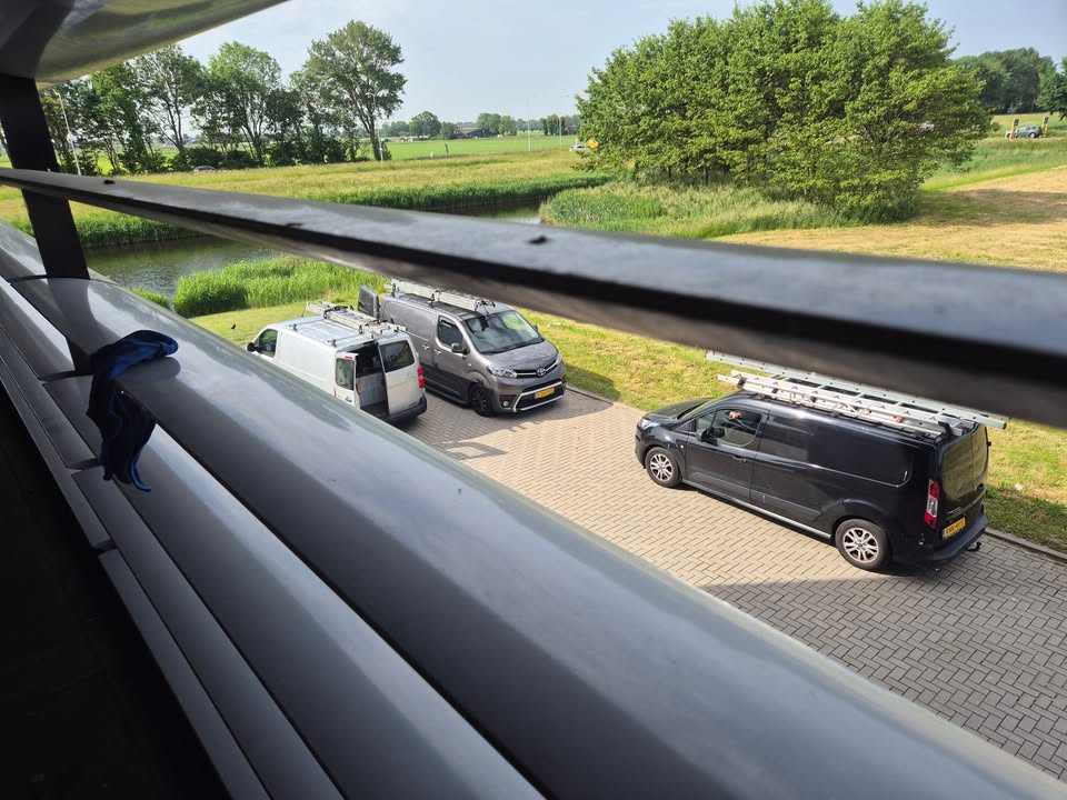 Glazenwasserheerhugowaard.nl - Schoonmaak en Bedrijfsdiensten